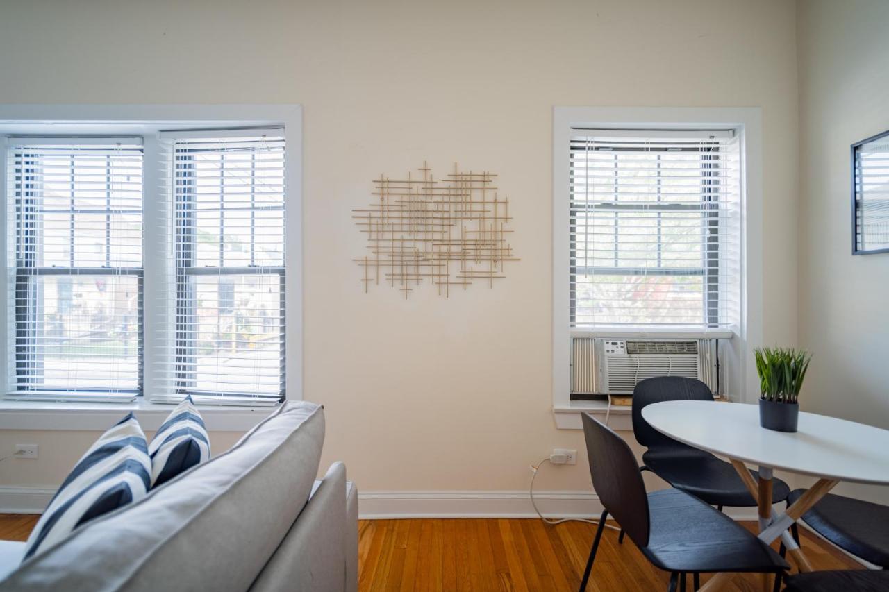 3-bedroom Gem With In-unit Laundry - Lawndale 1 & 2 Rep Apartment *