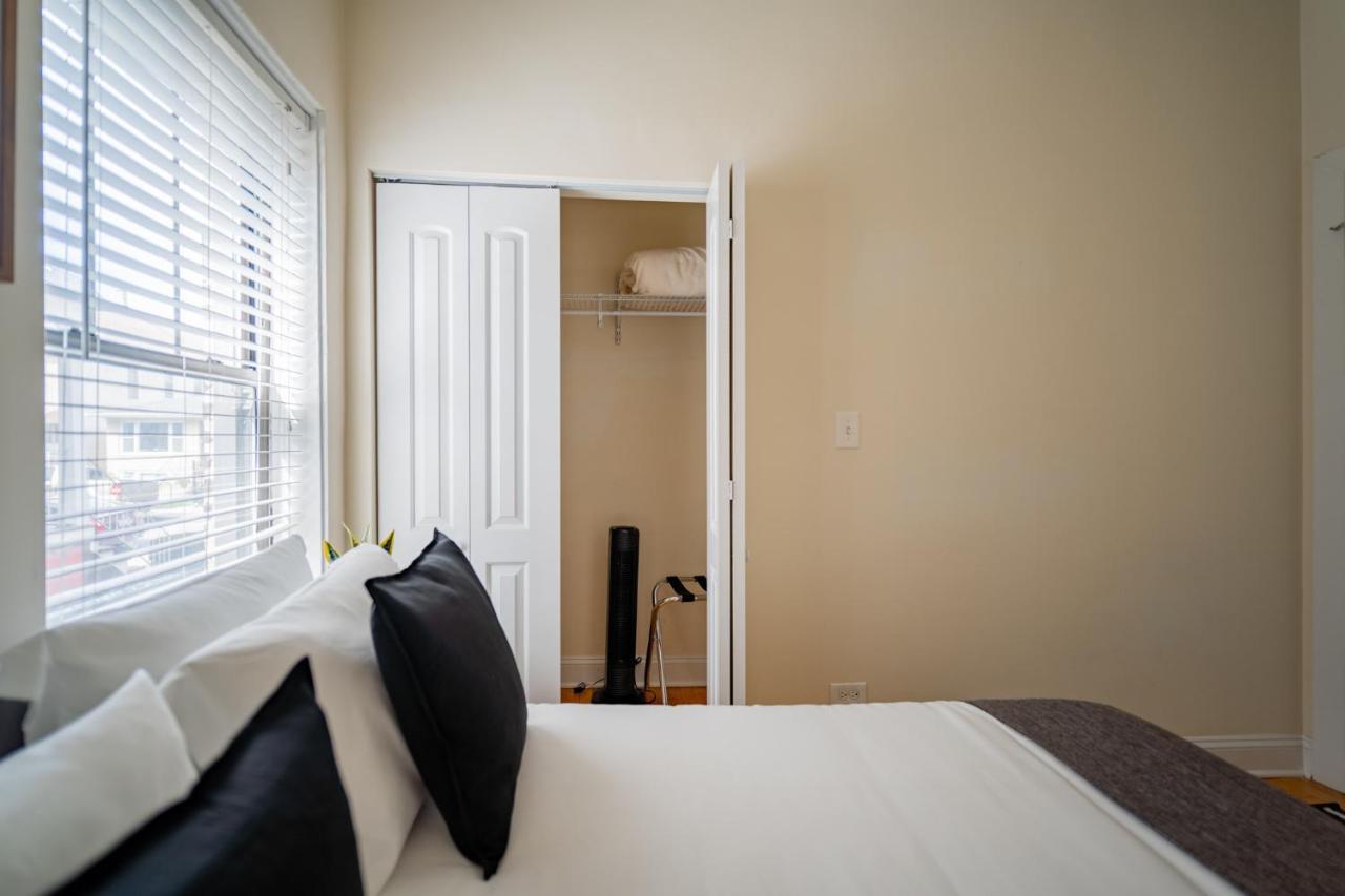 3-bedroom Gem With In-unit Laundry - Lawndale 1 & 2 Rep Apartment