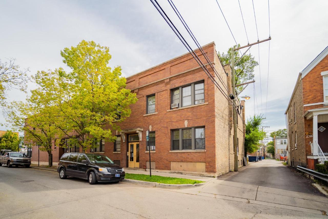 3-bedroom Gem With In-unit Laundry - Lawndale 1 & 2 Rep Apartment