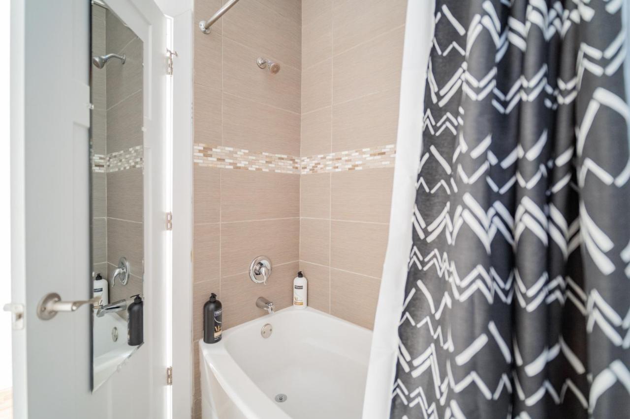 Apartment 3-bedroom Gem With In-unit Laundry - Lawndale 1 & 2 Rep *